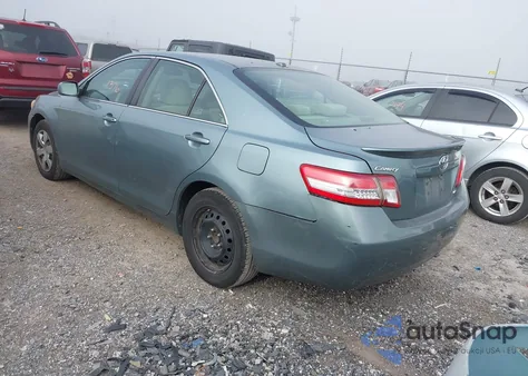 2011 Toyota Camry Le z USA, uszkodzony, nr VIN 4T1BF3EK5BU645771